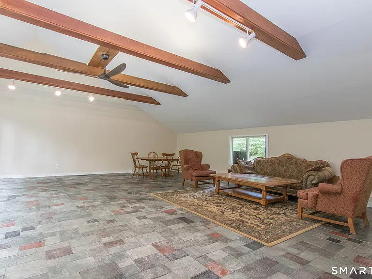 211 New Canaan Rd — Photo 34