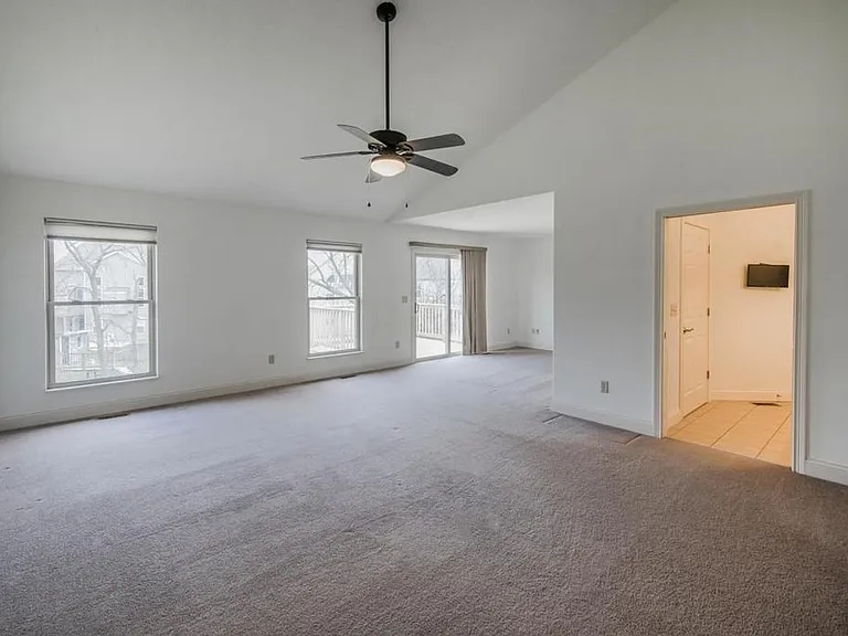 2323 Charoe St — Photo 7