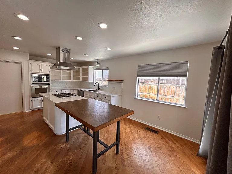 4033 W Douglas Ave — Photo 7