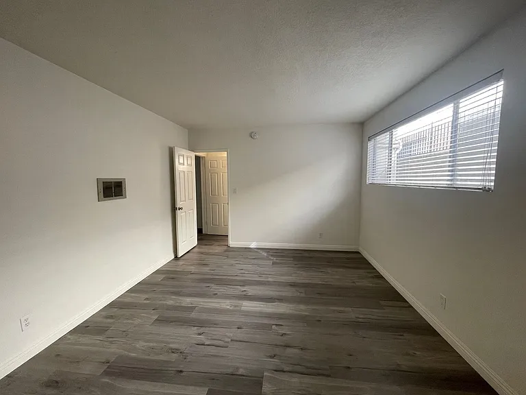 943 N Louise St — Photo 3