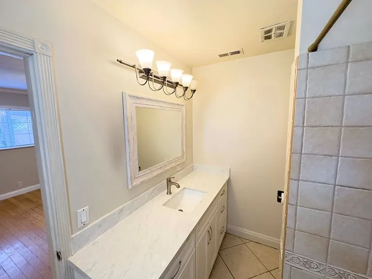 1626 York Dr — Photo 8