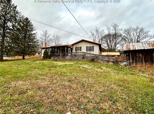 1163 Pigeon Roost Rd, Kenna, WV 25248