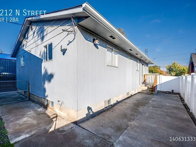 1212 N St — Photo 29
