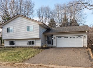 112222 Hutchins Ct, Chaska, MN 55318