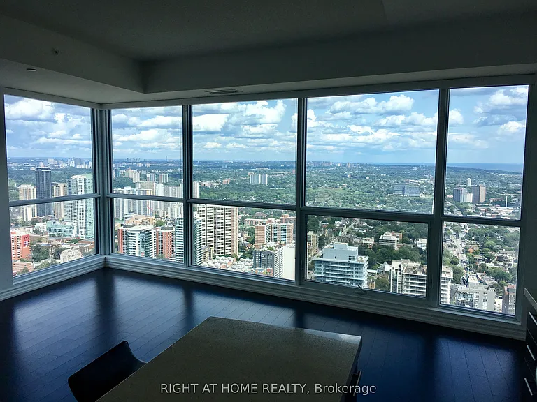 386 Yonge St #5502 — Photo 5