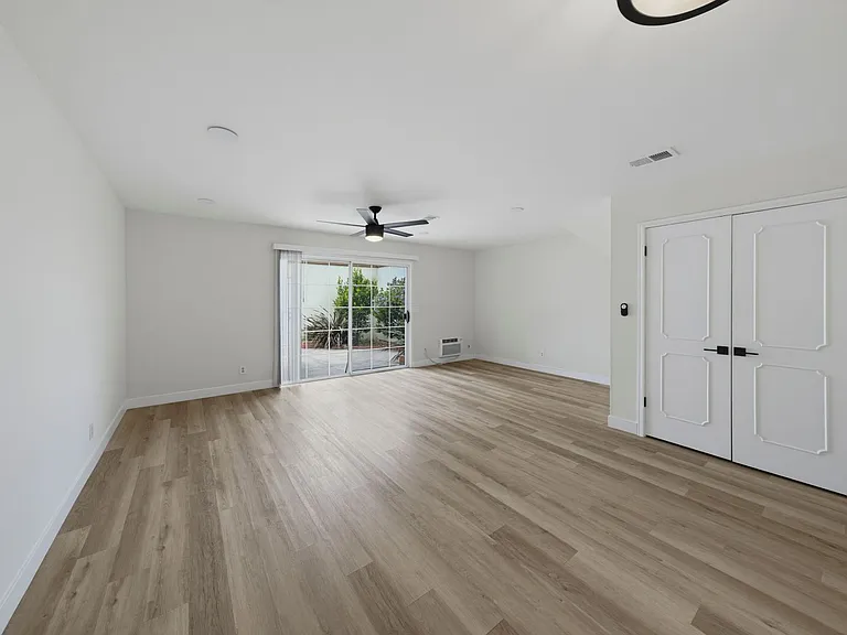 20368 Flora Ln — Photo 10