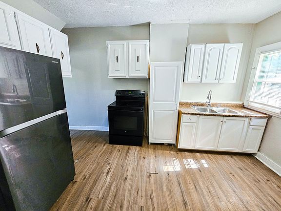5th image of 3419-3421 E 9th St #2B-1BA-672SQFT