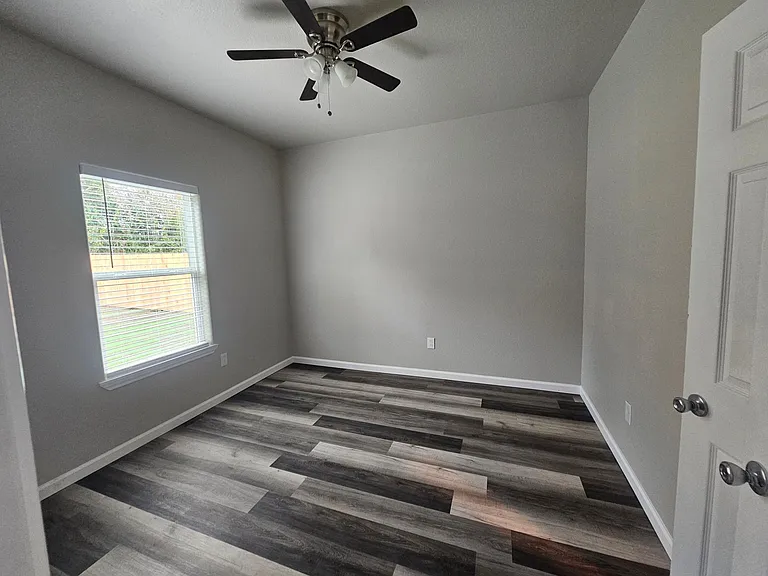 511 Moore St — Photo 11