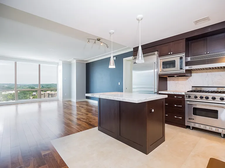 1 Renaissance Sq #21F — Photo 2