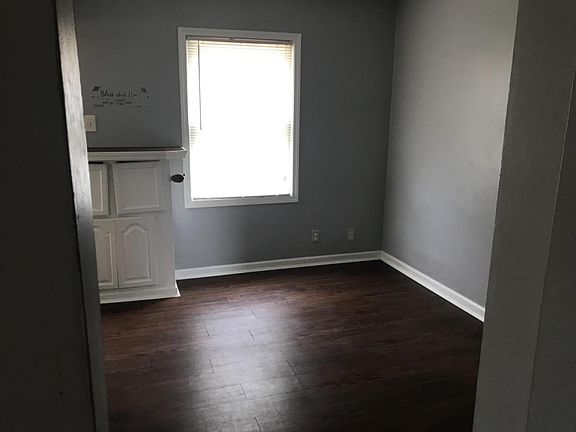 4th image of 3944 Delhi Ave