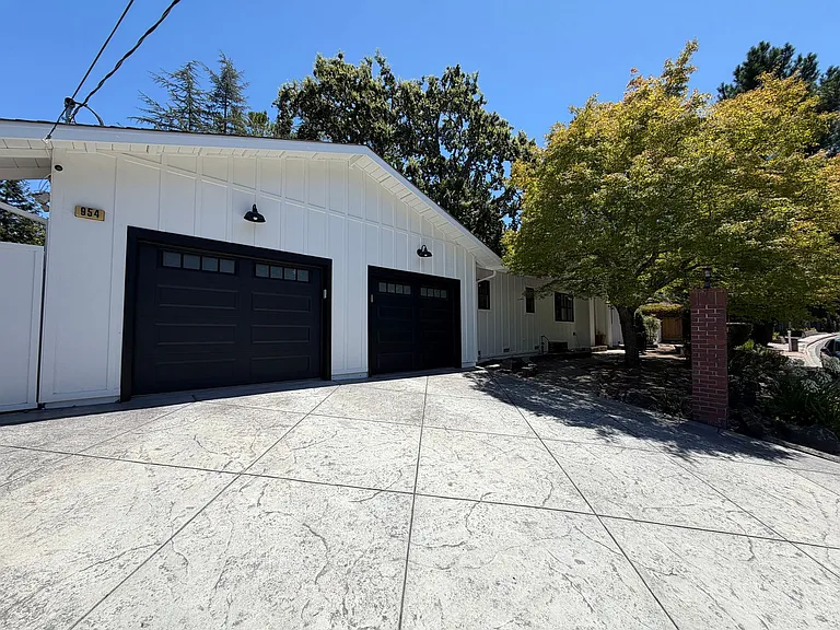 954 Acalanes Rd — Photo 2