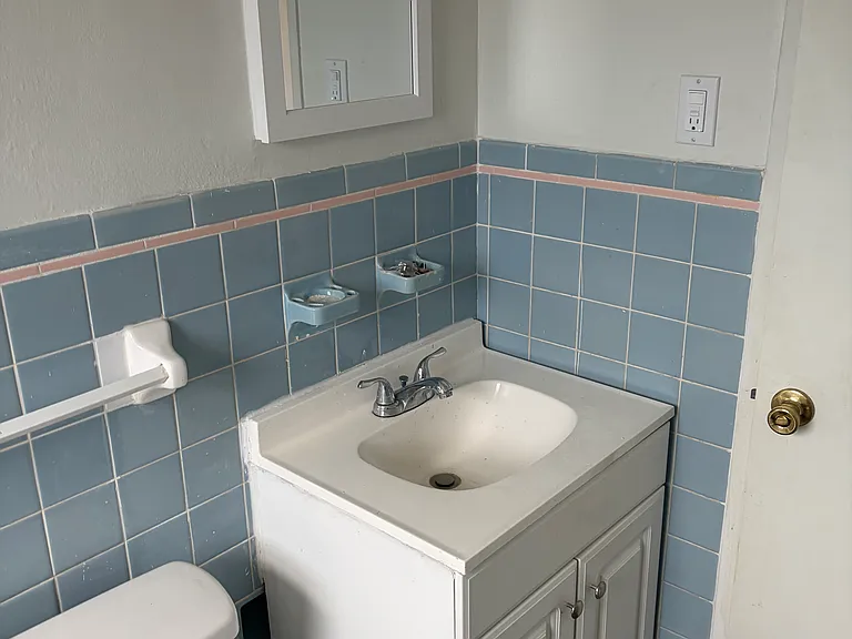 3235 White Oak Dr #5 — Photo 6