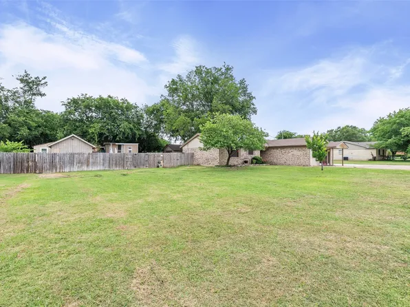2015 Roberts Dr, Granbury, TX 76048