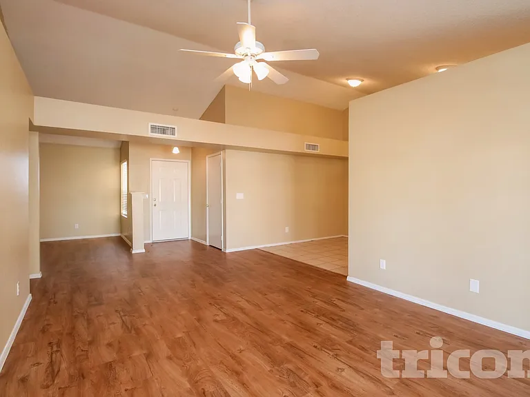 102 W Ivyglen St — Photo 5
