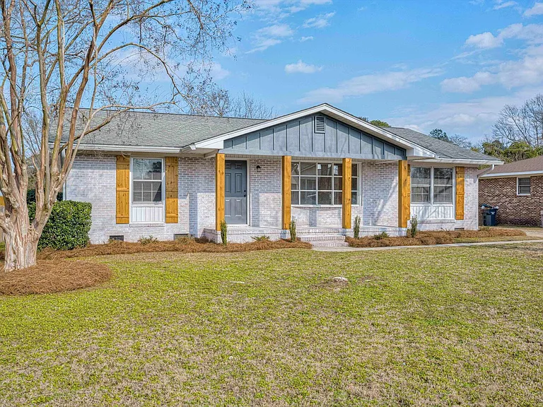 254 Hinman Dr — Photo 3