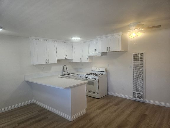 2nd image of 14323 Haynes St APT 8
