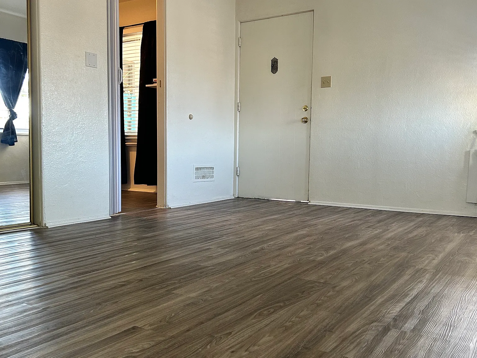 Studio, 450 sqft, $900 — Photo 4