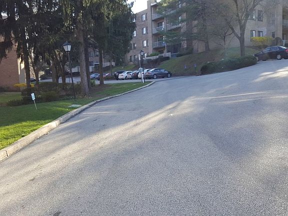 4th image of 1655 Oakwood Dr #121