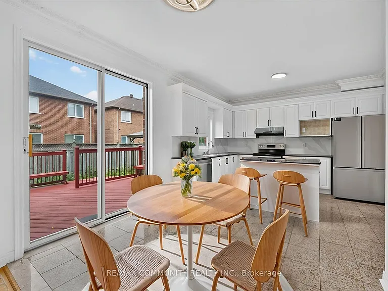 29 River Forest St W — Photo 16