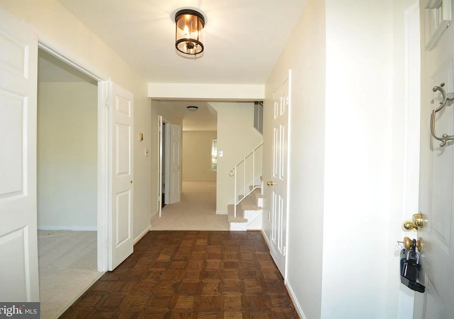 3-Level Town Home close to Fairfax Parkway, Ft Belvoir — Photo 4