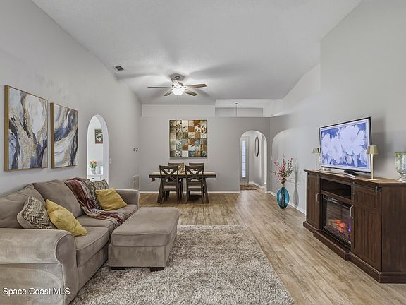 5th image of 2124 Spring Creek Cir NE