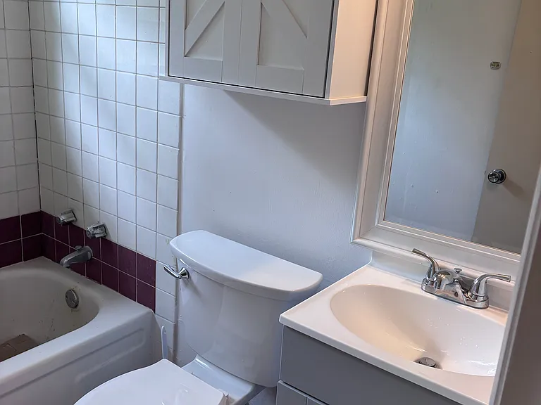 2405 Broadview Ave — Photo 9