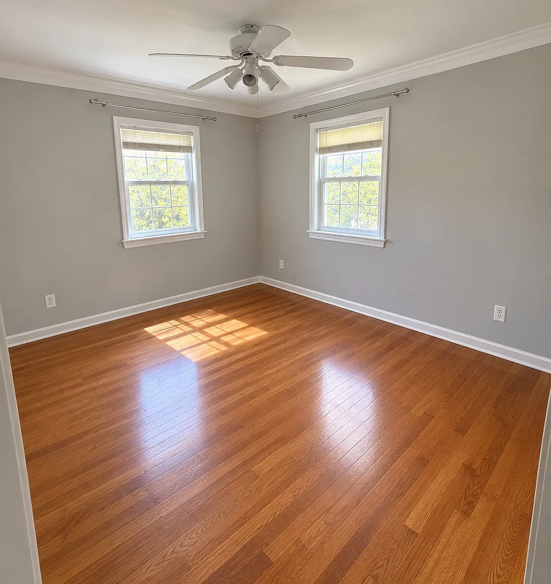 5 bed, 2568 sqft, $899 — Photo 2