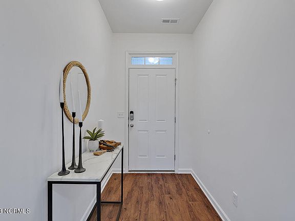 3rd image of 9745 Woodriff Circle NE