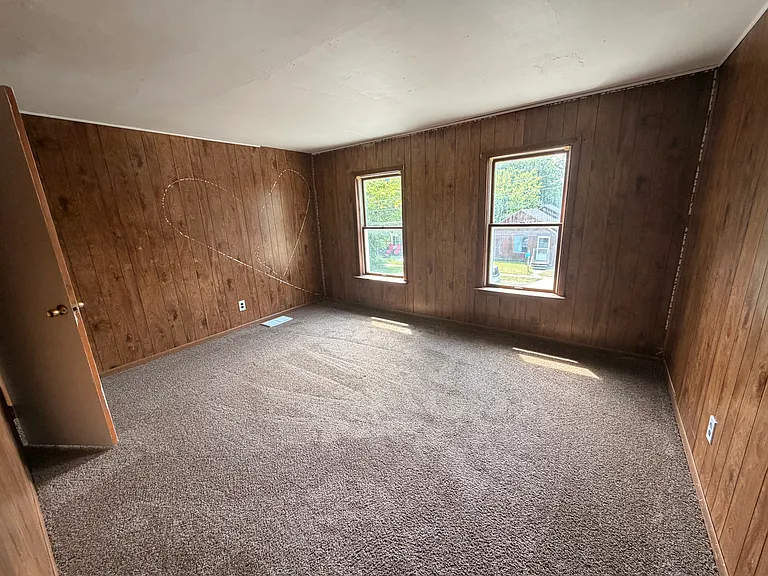 119 Whiting Ave — Photo 10