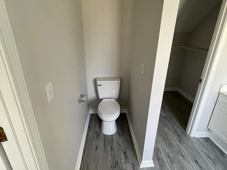 2704 Holmes Ct N — Photo 7