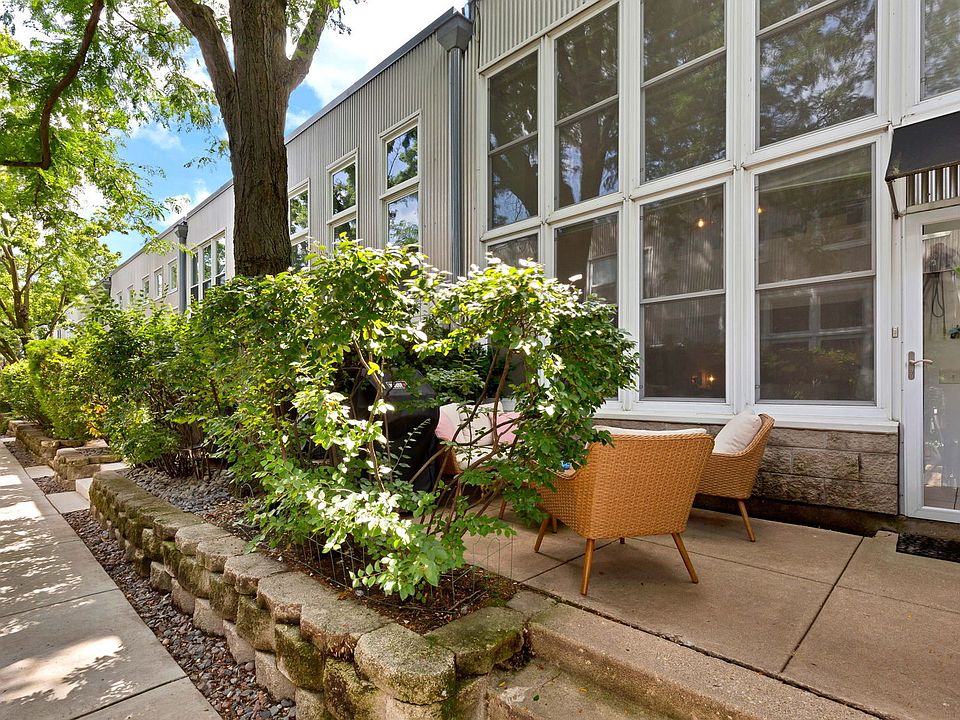 1st image of 1300 W Altgeld St #142