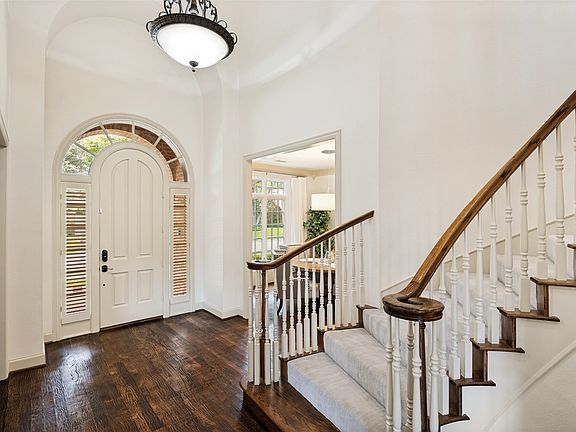 3rd image of 5937 Glendower Ln