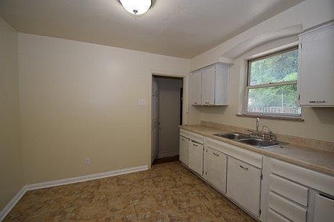 4th image of 231 Glenwood Ave