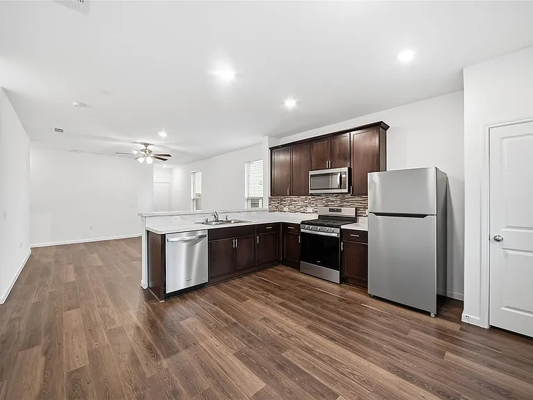 16306 Fontana Ct — Photo 10