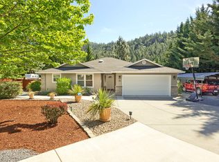 25 Lloyelen Dr, Rogue River, OR 97537