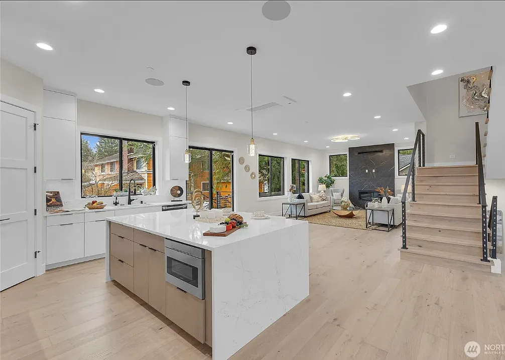 5 bed, 4.5 bath, 4000 sqft, $6,490 — Photo 4
