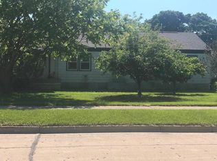 933 S 36th St, Manitowoc, WI 54220