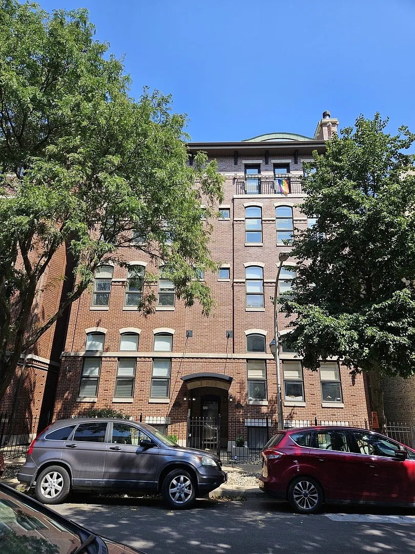3 bed, $4,200 — Photo 1