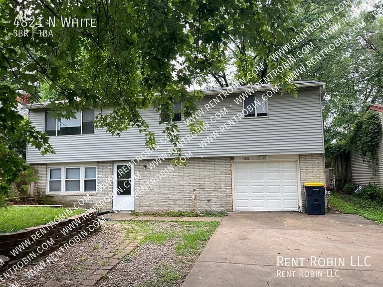 4821 N White Ave — Photo 1