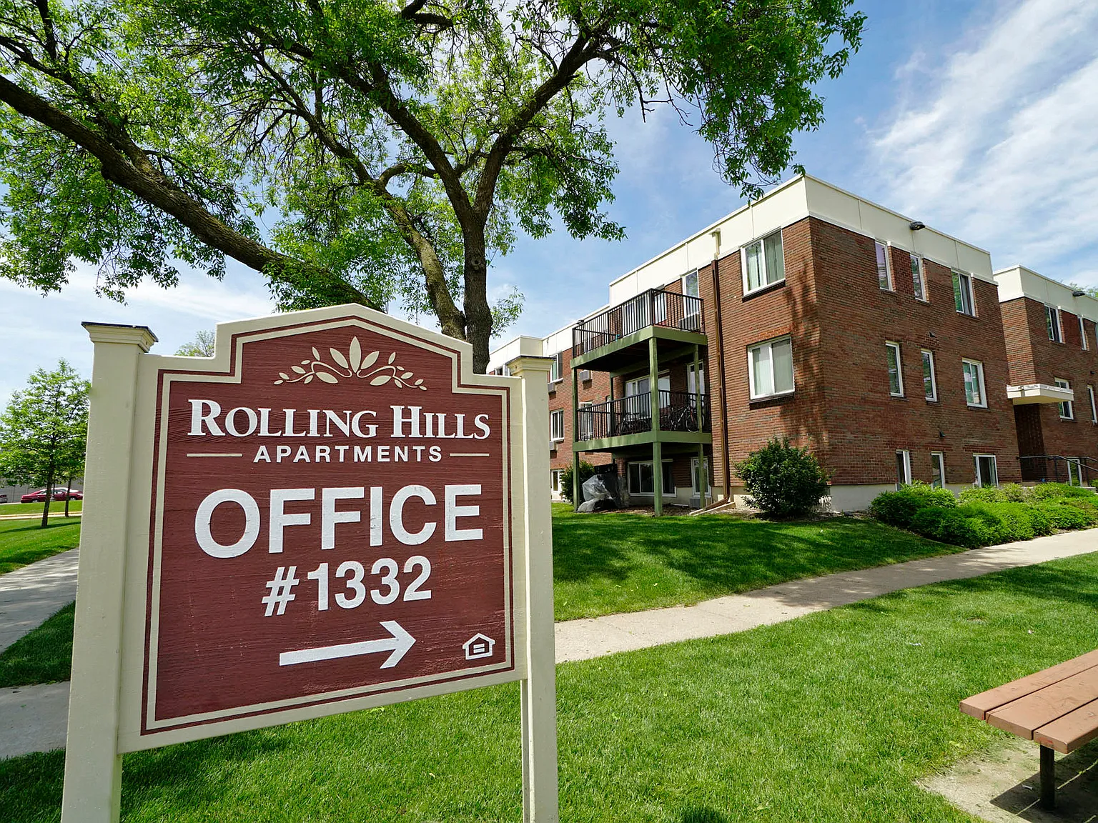 Rolling Hills Apartments — Photo 2