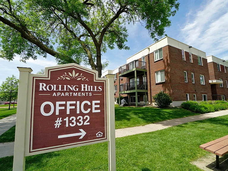 Rolling Hills Apartments — Photo 2