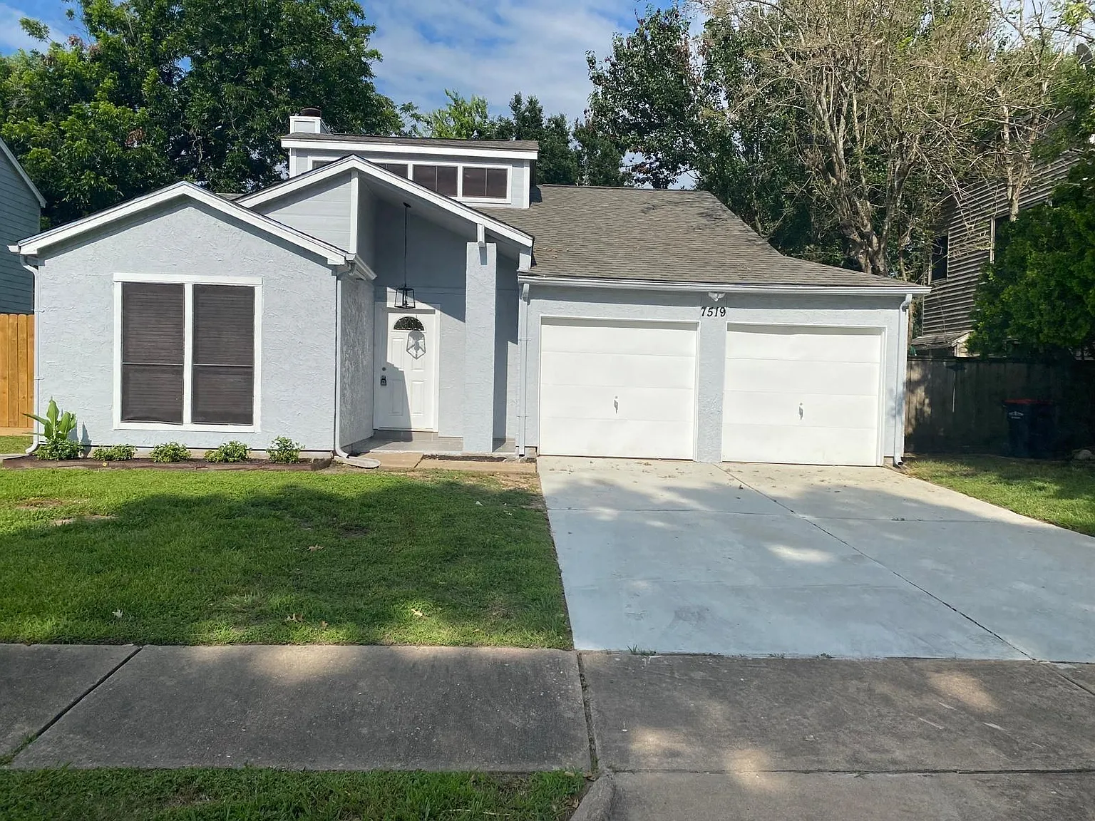 3 bed, 2.0 bath, 1322 sqft, $2,300 — Photo 1