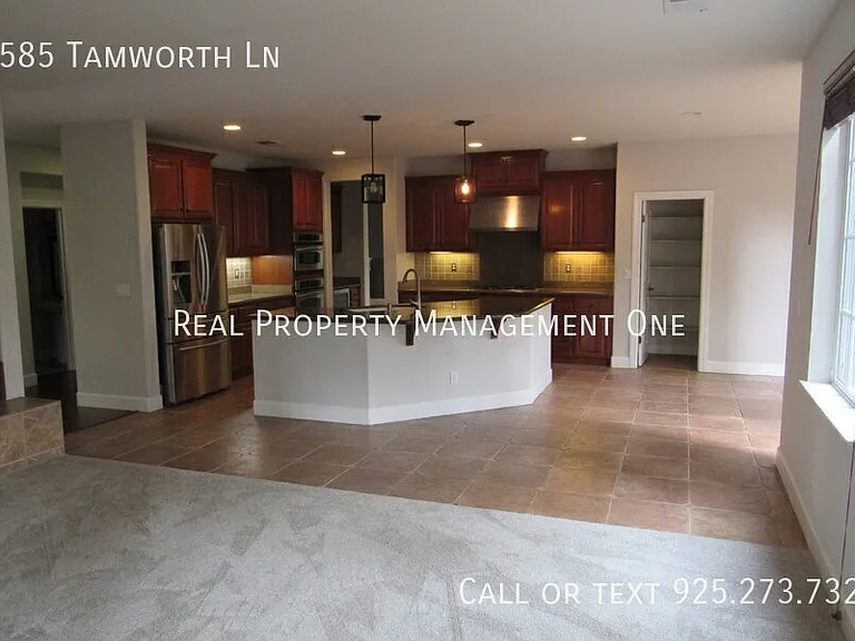 2585 Tamworth Ln — Photo 11