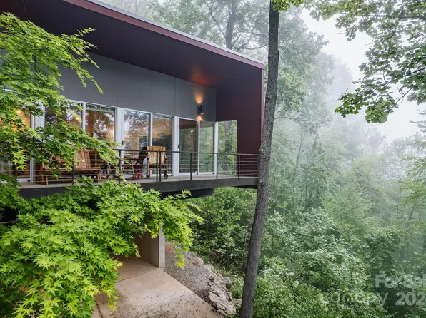 57 Mount Emerald Dr, Fairview, NC 28730