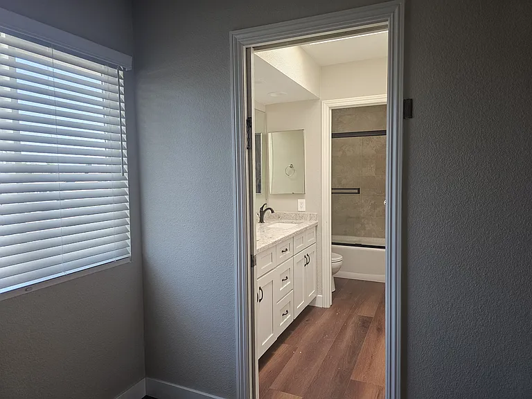 Jack 'n Jill bathroom
