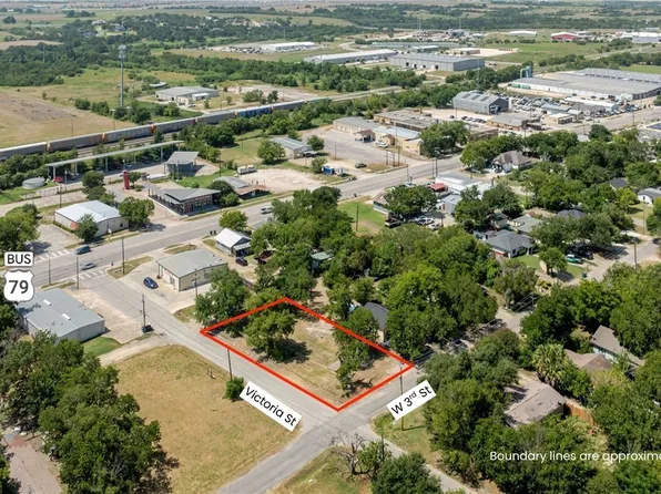 1101 W 3rd St, Taylor, TX 76574