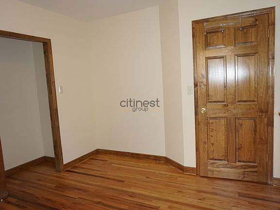 3rd image of 40 Jackson Pl #1RF