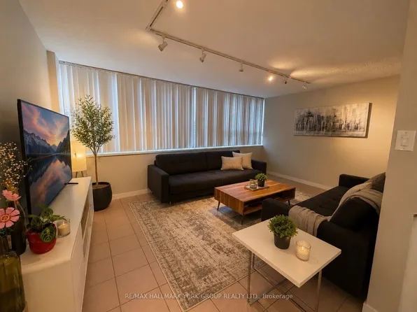 105 Raglan Ave #101, Toronto, ON M6C 2K7