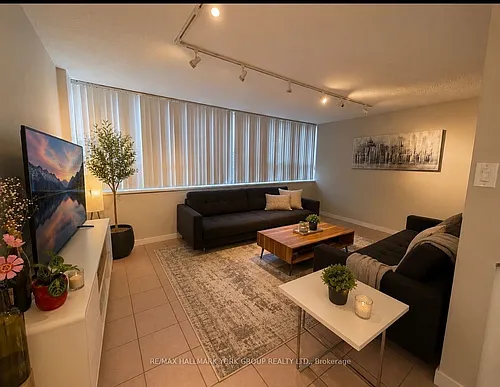 105 Raglan Ave #101 Photo 1