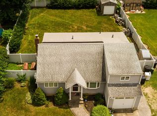 27 Udall Rd, West Islip, NY 11795